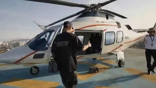 نيمار في طريقه إلى طائرته الخاصة