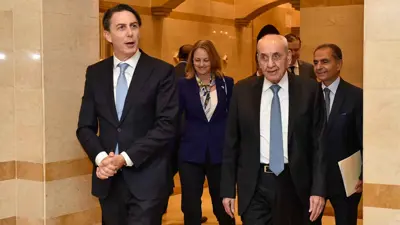 هوكستين إلى جوار نبيه بري في لبنان