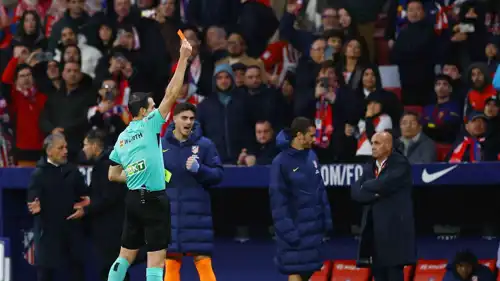 لقطة تحكيمية من مباراة برشلونة وأتلتيكو مدريد 