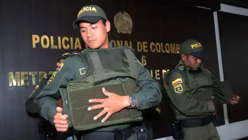 عناصر من مكافحة المخدرات في كولومبيا