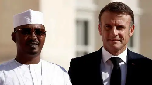 إيمانويل ماكرون ومحمد إدريس ديبي