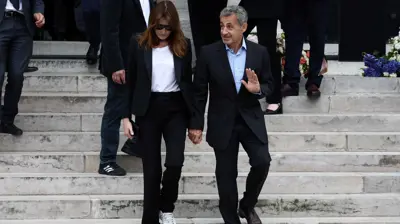 ساركوزي وزوجته