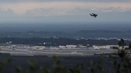 قاعدة إلمندورف-ريتشاردسون قبيل انطلاق قمة ألاسكا