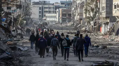 نازحون فلسطينيون يبدأون العودة لمنازلهم