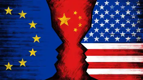 العلم الأمريكي والصيني وشعار الاتحاد الأوروبي