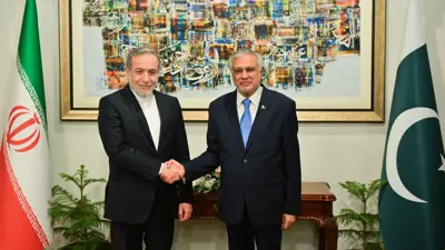 وزير الخارجية الإيراني ونظيره الباكستاني