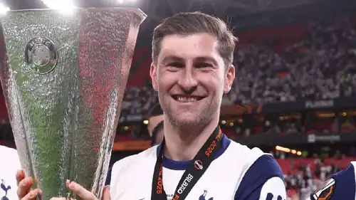 بن ديفيز لاعب توتنهام الإنجليزي