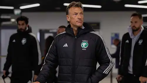 هيرفي رينارد مع بعثة السعودية في صربيا