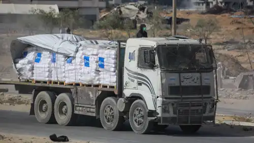 شاحنة تحمل مساعدات في قطاع غزة