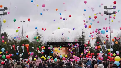 اثناء الاحتفال بشفاء الطفلة ألميرا من السرطان 