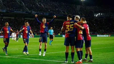 لاعبو برشلونة يحتفلون بالفوز على بريست