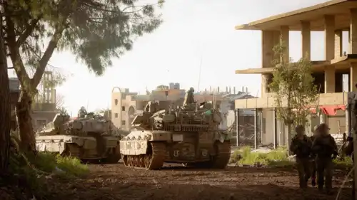 آليات وجنود إسرائيليون خلال توغل في جنوب لبنان