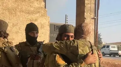 مسلحو المعارضة يتبادلون التهنئة بعد دخول حلب