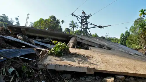 الدمار جراء الإعصار في سريلانكا