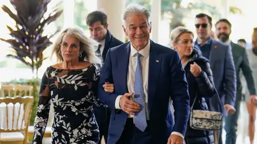 محمد أوز برفقة زوجته