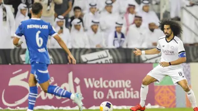 أكرم عفيف في مباراة السد والهلال