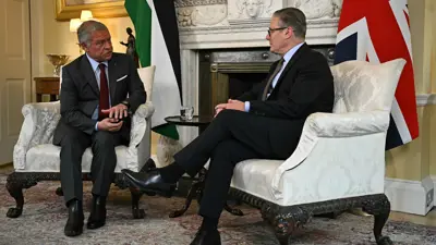 رئيس وزراء بريطانيا كير ستارمر وملك الأردن عبدالله الثاني