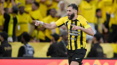 بنزيما في مباراة الاتحاد والقادسية