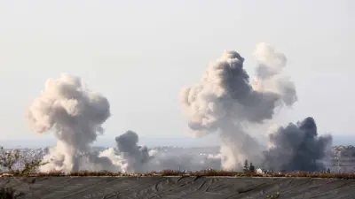 دخان يتصاعد من غزة