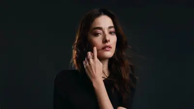 الممثلة التركية سيماي بارلاس