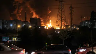 حريق إثر قصف إسرائيلي سابق على طهران