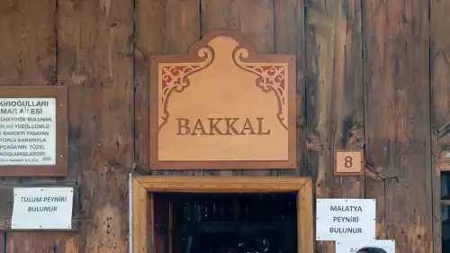 دكان بقالة شعبي في تركيا - تعبيرية