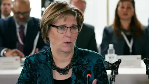 لورا ف. دوغو