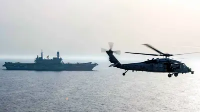 طائرة أمريكية تحرس سفينة في البحر الأحمر من هجمات الحوثيين