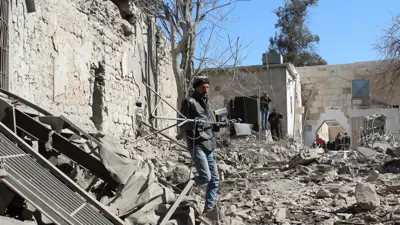 آثار غارة إسرائيلية سابقة على سوريا