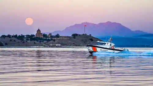 قارب إنقاذ تابع لخفر السواحل التركي