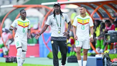 أليوه سيسيه خلال إحدى المباريات مع السنغال