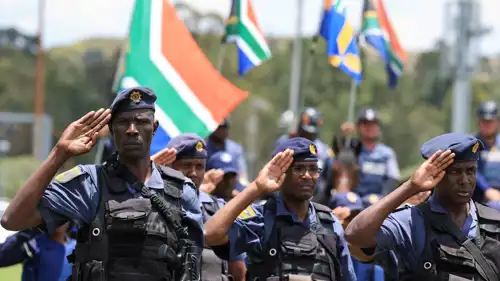 أفراد من قوة الشرطة في جنوب أفريقيا