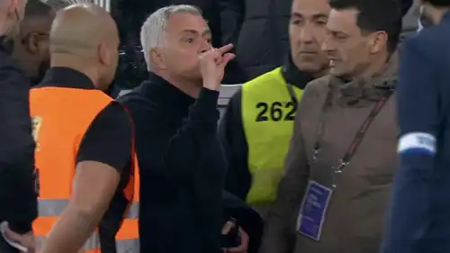 جوزيه مورينيو بعد طرده في لقاء بورتو وبنفيكا