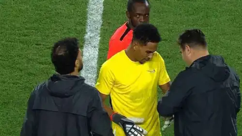 سيف الدين الجزيري حارسا للمرمى في مباراة الزمالك وأوتوهو