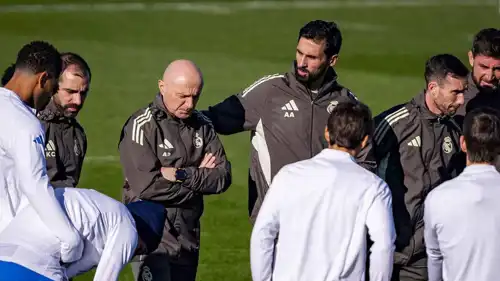 أنطونيو بينتوس وأربيلوا في تدريبات ريال مدريد