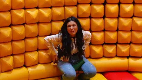 الراقصة الاستعراضية دينا