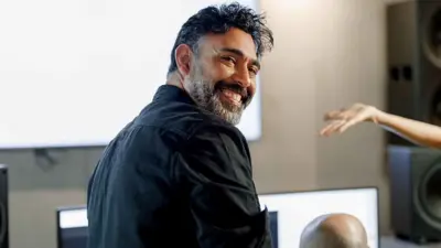 الفنان المصري عمرو مصطفى