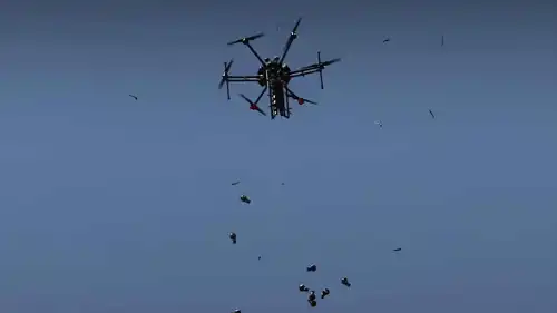 مسيرة تلقي قنابل (توضيحية)