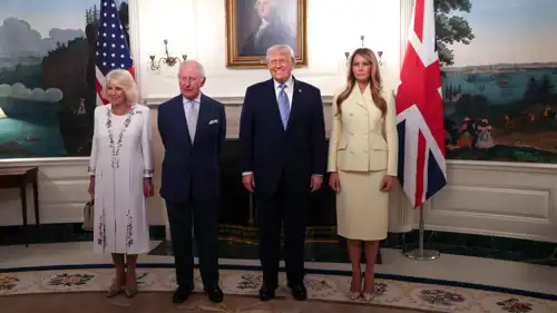 من مراسم استقبال تشارلز وكاميلا