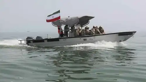 زوارق حربية إيرانية تابعة للقوات البحرية
