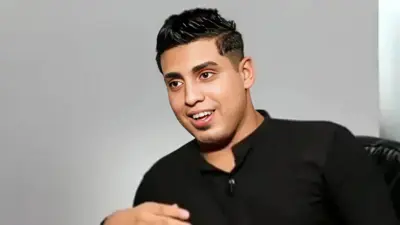 البلوغر أحمد علي الملقب بـ"كروان مشاكل"