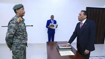 كامل إدريس وعبد الفتاح البرهان