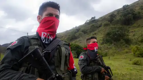 مقاتلان من جيش التحرير