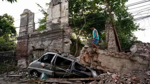 جانب من آثار الزلزال 