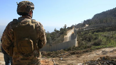 جندي إسرائيلي بالقرب من الحدود اللبنانية