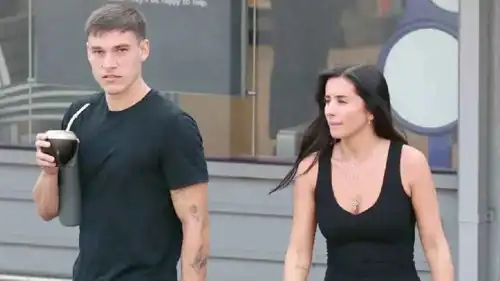 مانويل أوغارتي نجم مانشستر يونايتد مع جورجيا صديقة مبابي السابقة