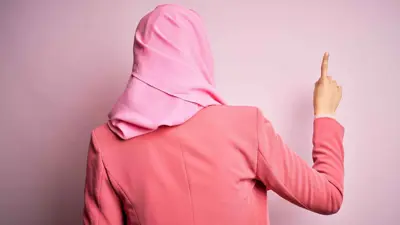 معلمة مدرسة