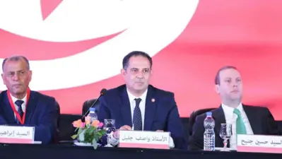 واصف جليل (وسط) رئيس الاتحاد المؤقت