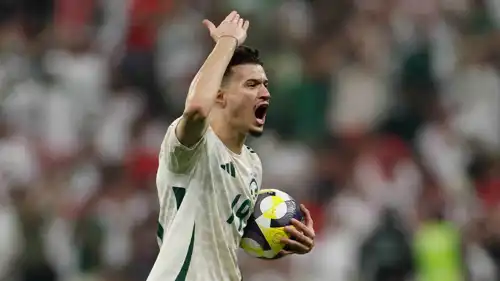 عبد الله الحمدان مهاجم المنتخب السعودي